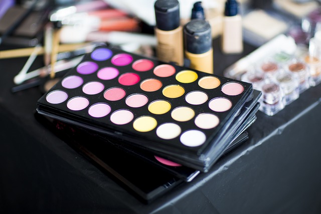 Online makeup shops in the Emirates